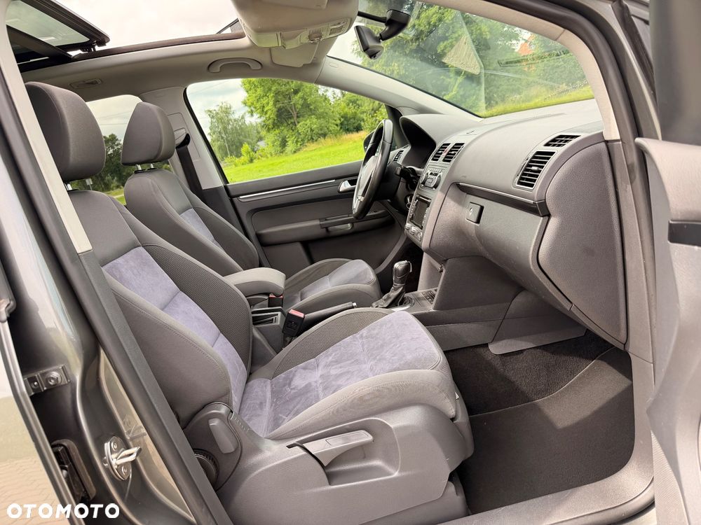 Volkswagen Touran 2.0 TDI DPF DSG Highline - 22