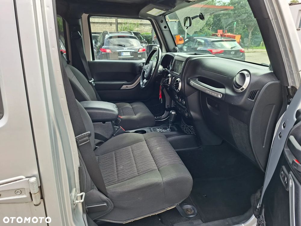 Jeep Wrangler Unlimited 3.6 Automatik Sahara - 9