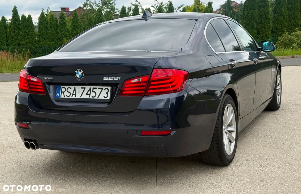 BMW Seria 5 528i xDrive Sport-Aut Luxury Line - 14