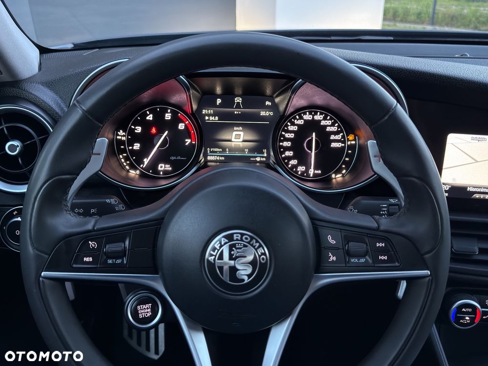 Alfa Romeo Giulia 2.0 Turbo 16V AT8-Q4 Veloce Ti - 10