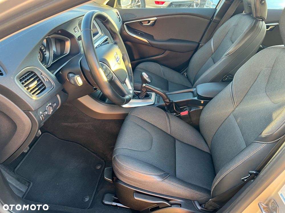 Volvo V40 Cross Country D2 Momentum - 5