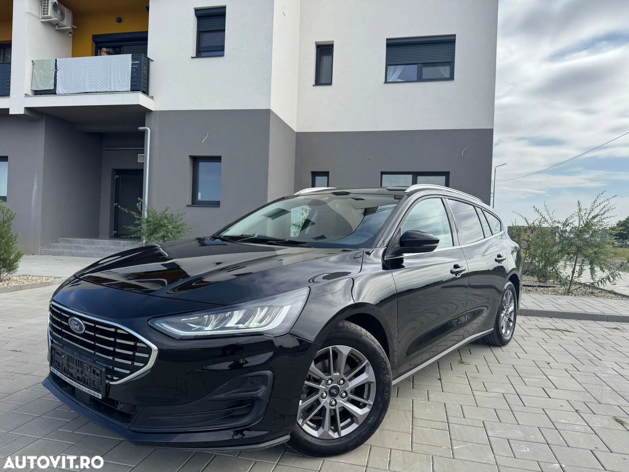 Ford Focus Turnier 1.5 EcoBlue Start-Stopp-System Aut. TITANIUM - 1