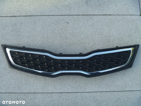 KIA RIO III SEDAN LIFT 2012 ATRAPA 86351-1W010 CHROM IGŁA