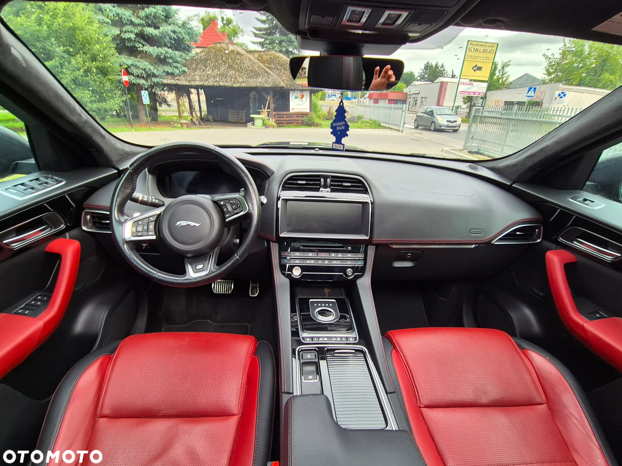 Jaguar F-Pace 25t AWD R-Sport - 14