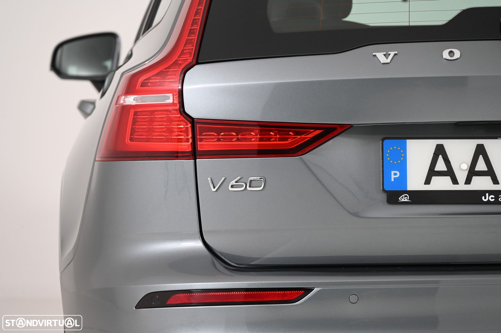 Volvo V60 2.0 D3 Momentum Geartronic - 9