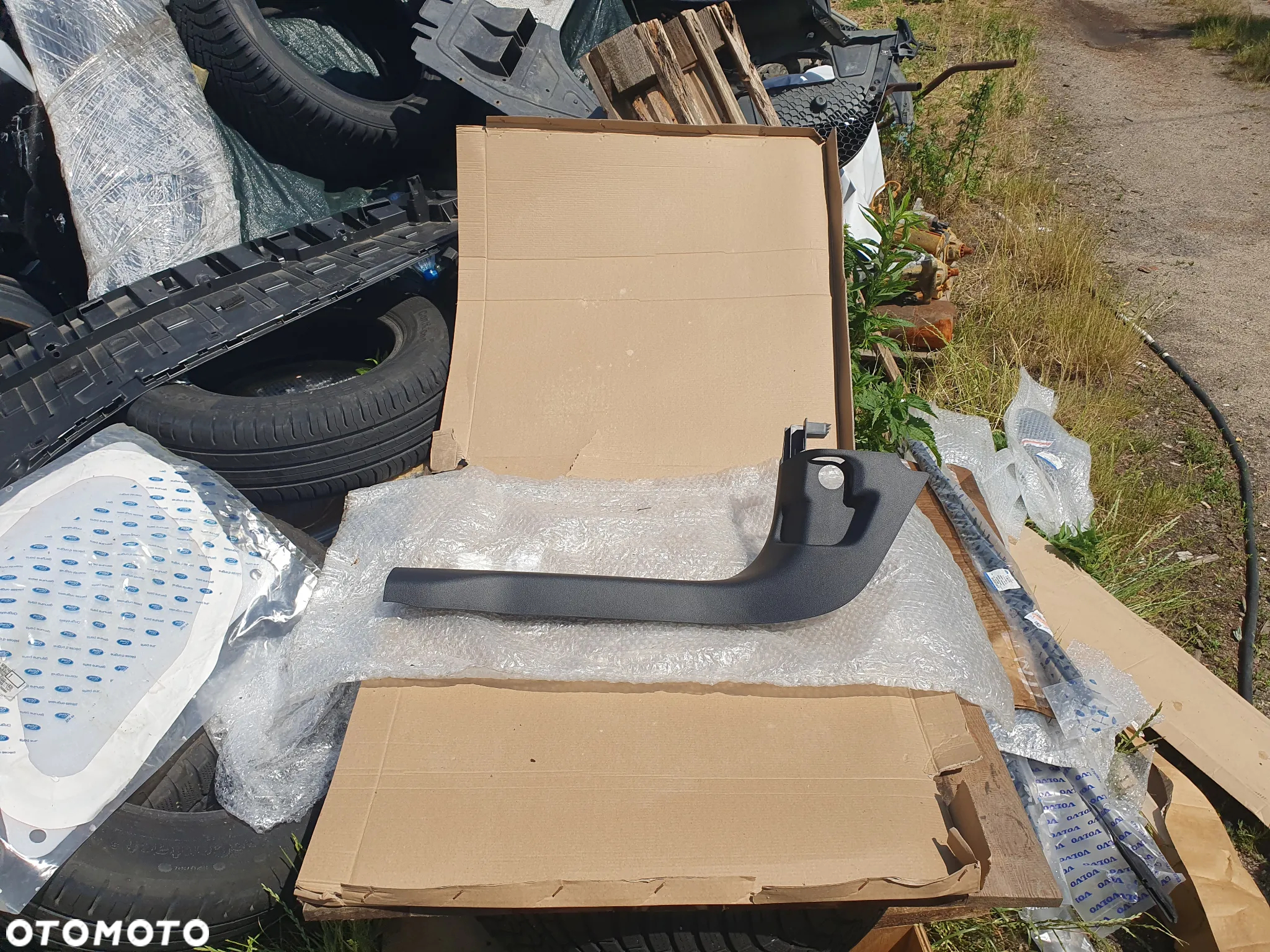 Lewa Listwa progowa przednia Ford Kuga MK-3 III Titanium LV4B-S13201-CC3ZHE 2455205 LV4B-S13201-CGW Listwa na próg lewy przód Ford Kuga III MK-3 TITANIUM - 2
