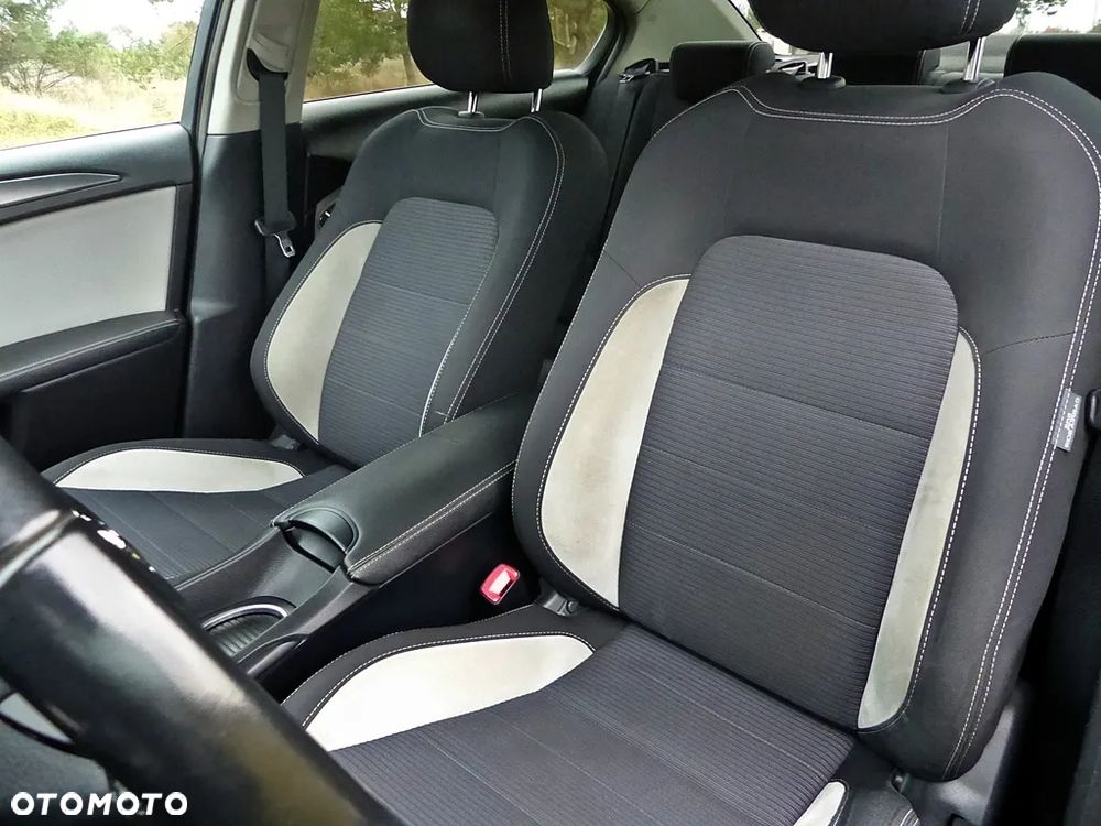 Toyota Avensis 2.0 D-4D Premium - 21