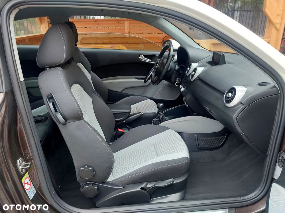Audi A1 Sportback 1.6 TDI S line edition - 24