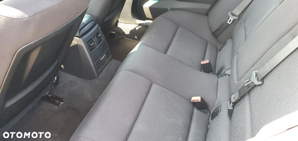 BMW Seria 3 318d - 13