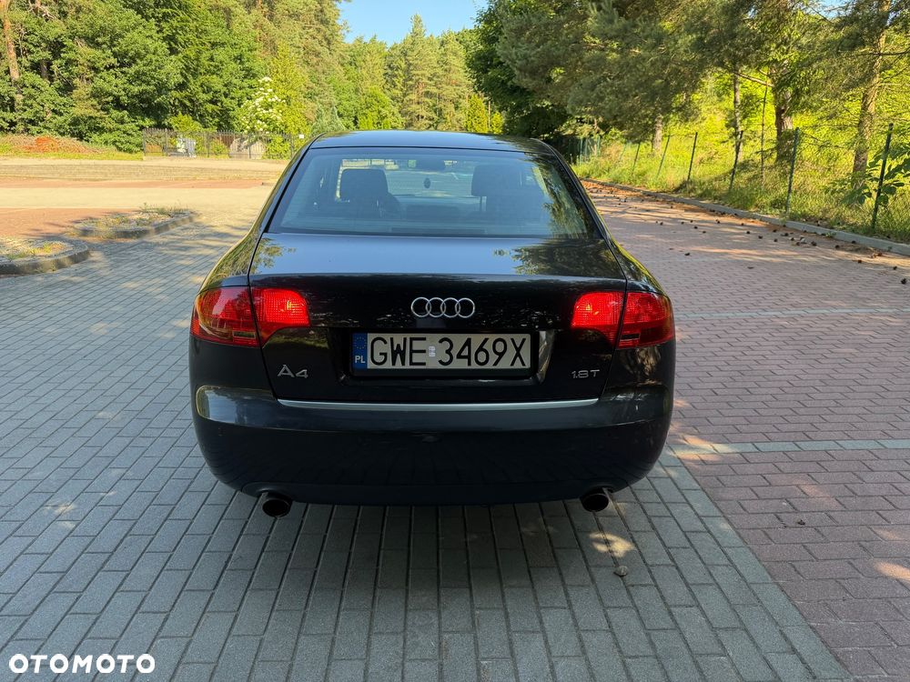 Audi A4 Limousine - 11