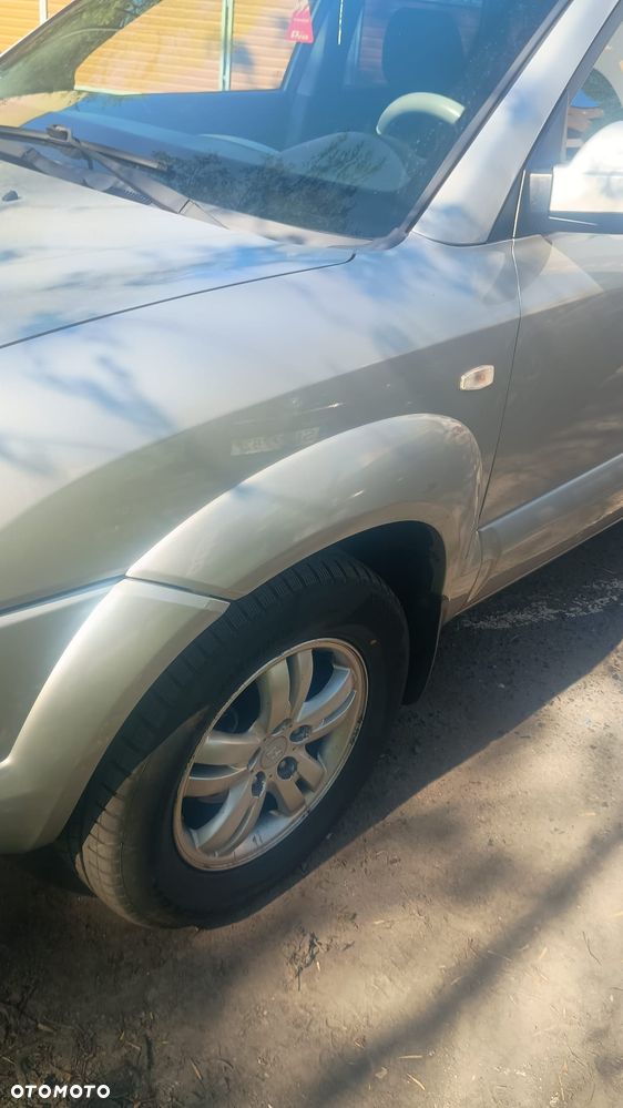 Hyundai Tucson 2.0 2WD Team 08 - 16