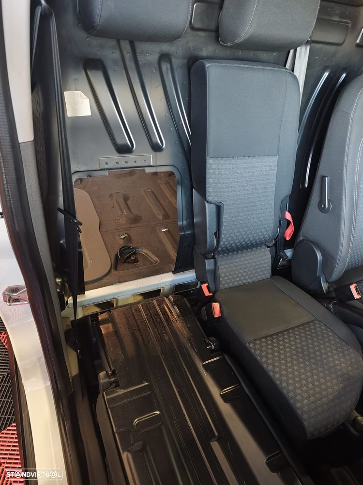 Ford Transit Connect - 14