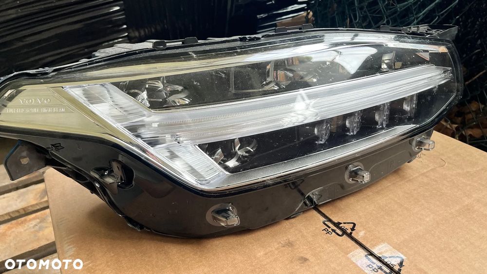 Reflektor Prawa lampa - Volvo XC90 rok 2023 Full Led - 2