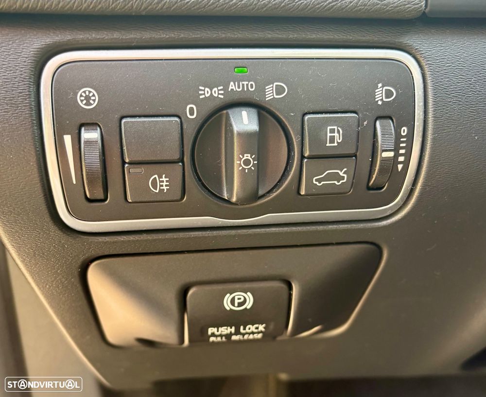 Volvo V60 2.0 D4 Momentum Geartronic - 9