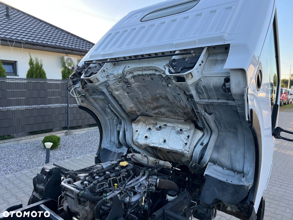 Renault Maxity - 10
