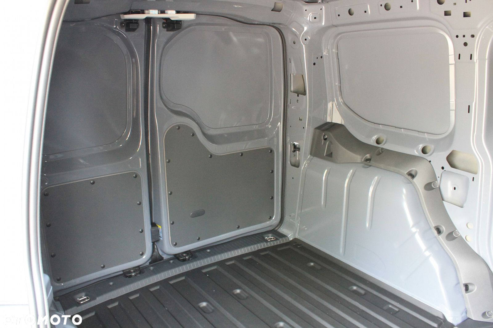 Volkswagen Caddy Cargo 2.0 TDI Manual - 8