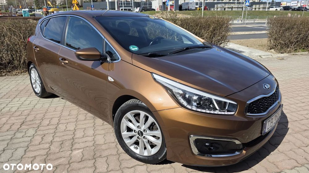 Kia Ceed 1.0 T-GDI ISG Dream-Team Edition - 29