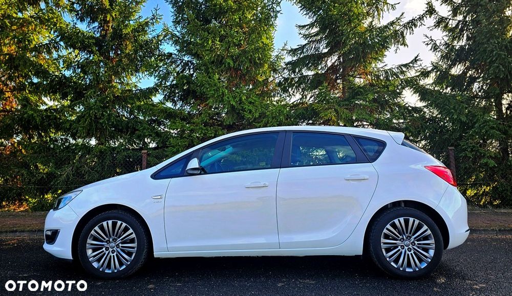 Opel Astra 2013 photo 5