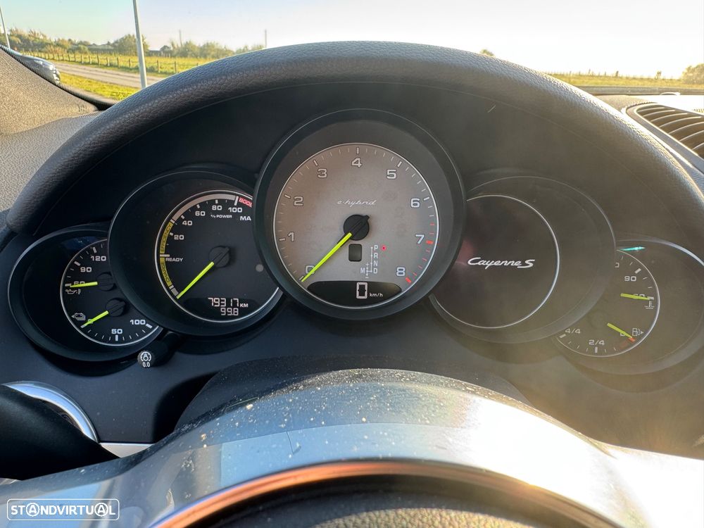 Porsche Cayenne - 25