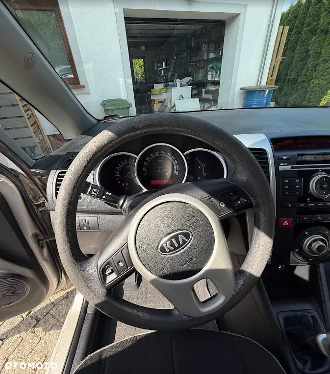 Kia Venga 1.6 L - 7