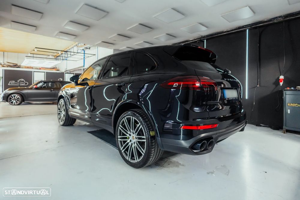 Porsche Cayenne S Hybrid Tiptronic S - 3