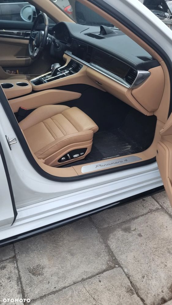 Porsche Panamera 4 - 14