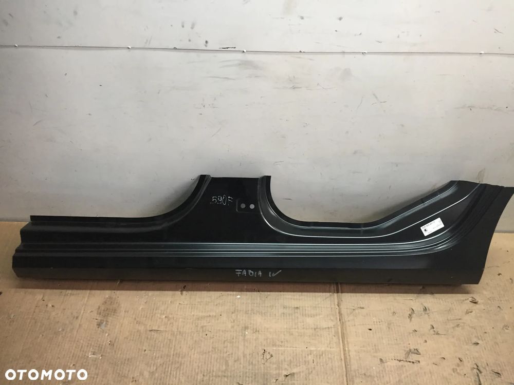 SKODA FABIA IV PRÓG LEWY 6VE809601D