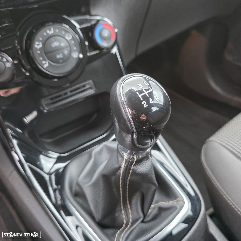 Ford Fiesta 1.5 TDCi Titanium - 25