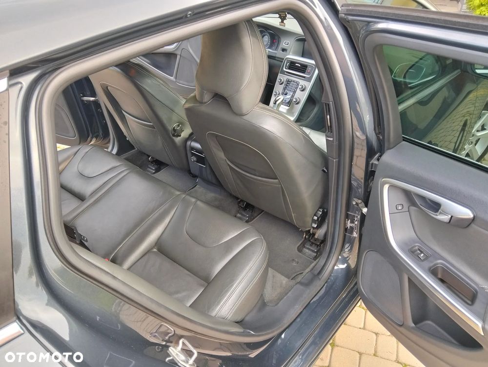 Volvo V60 D2 Momentum - 10