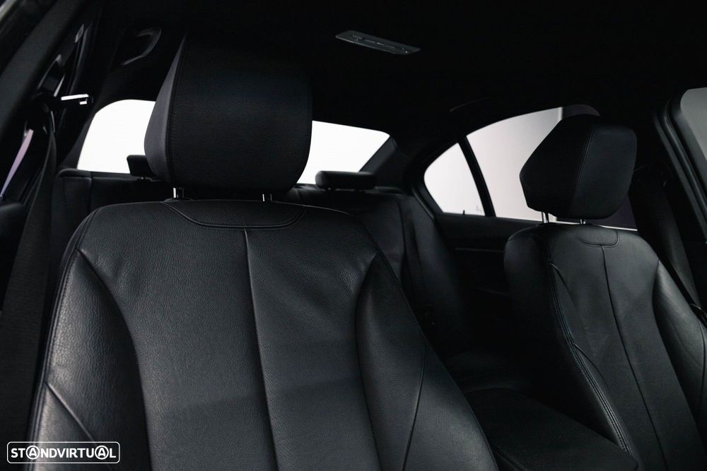 BMW 318 d Pack M - 29