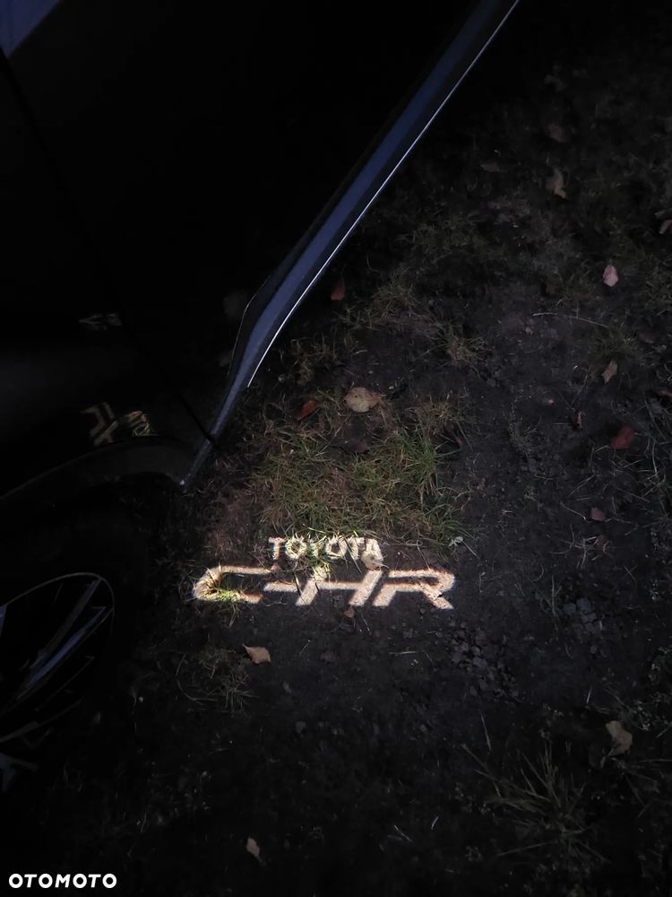 Toyota C-HR 1.8 Hybrid Neon Lime powered by JBL - 19