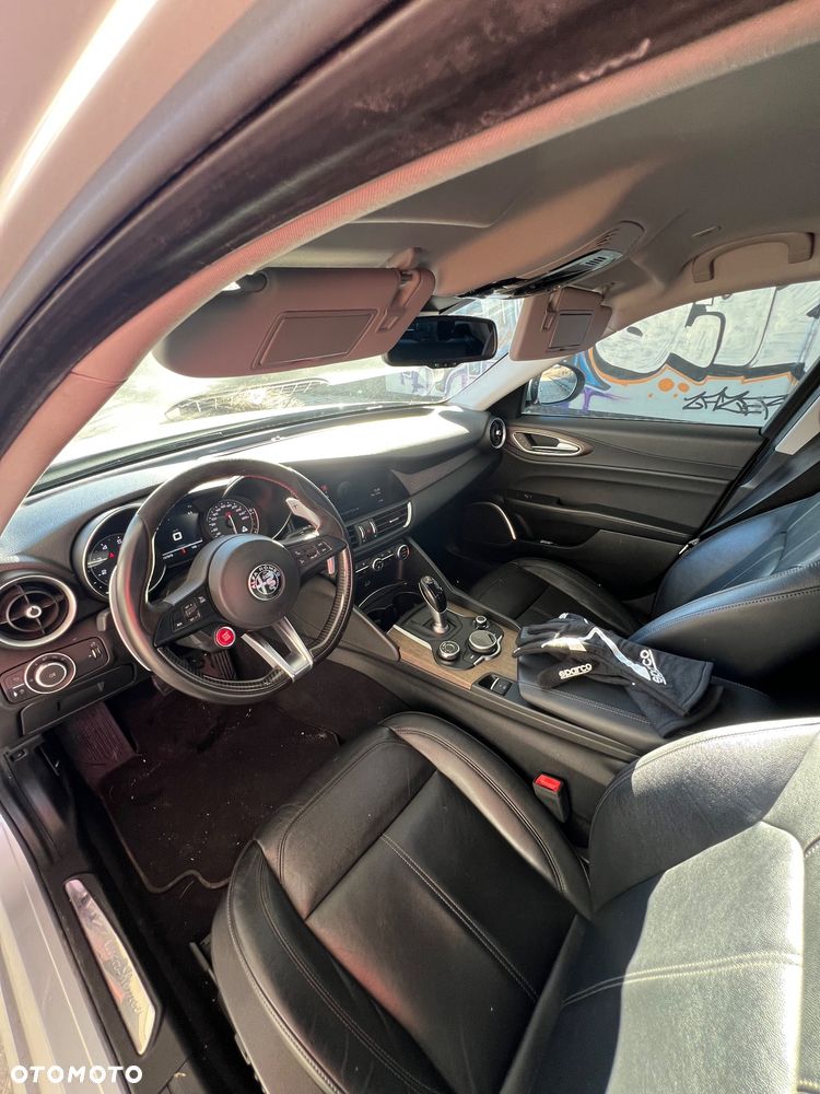 Alfa Romeo Giulia 2.0 Turbo 16V AT8 Veloce Ti - 16