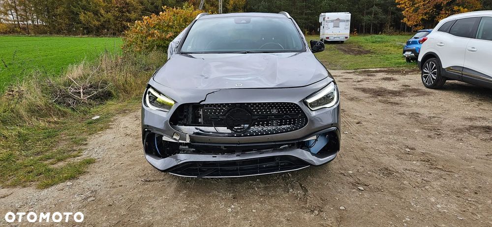 Mercedes-Benz GLA - 8