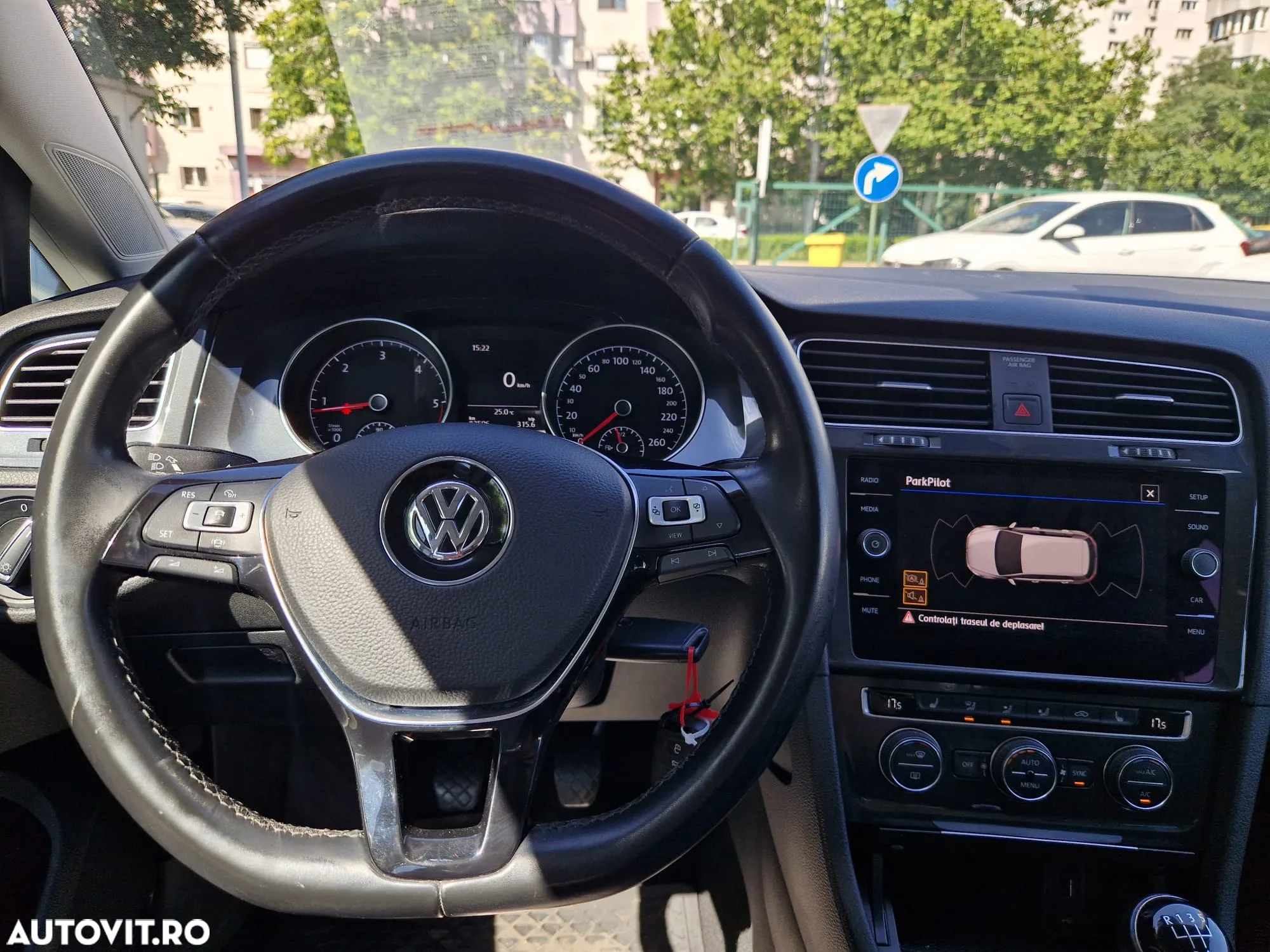 Volkswagen Golf 1.6 TDI Comfortline - 11