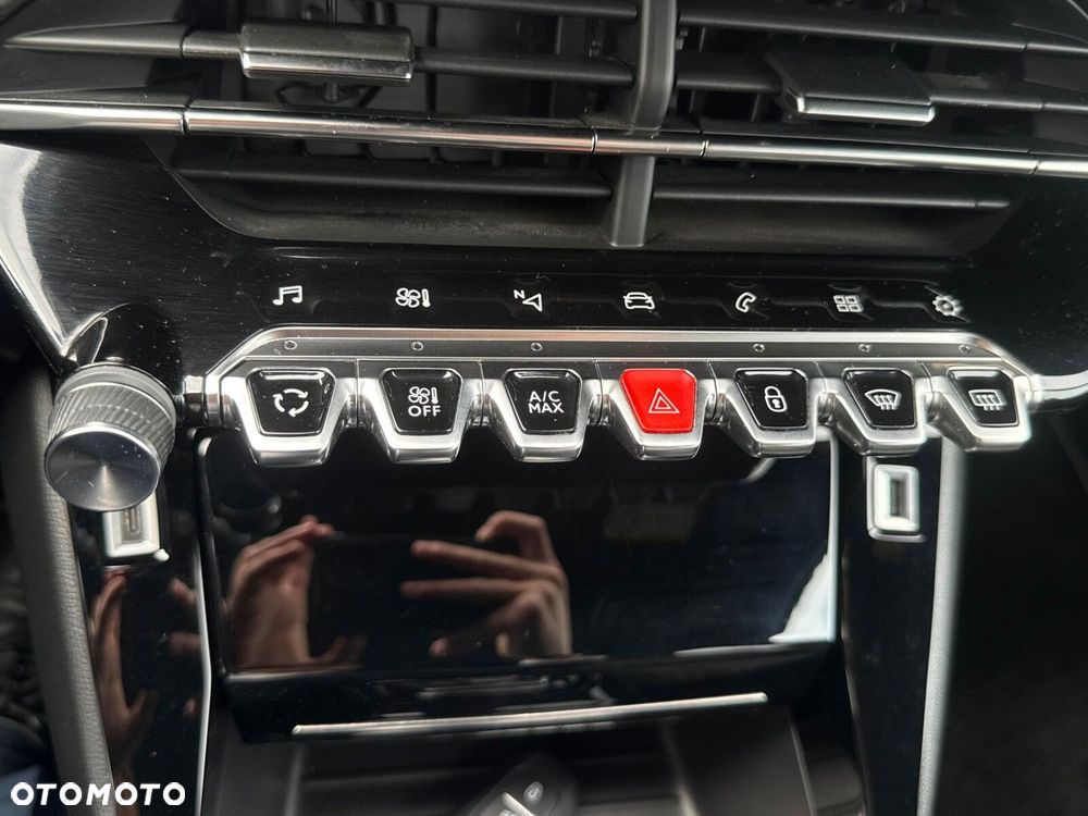 Peugeot 208 - 19