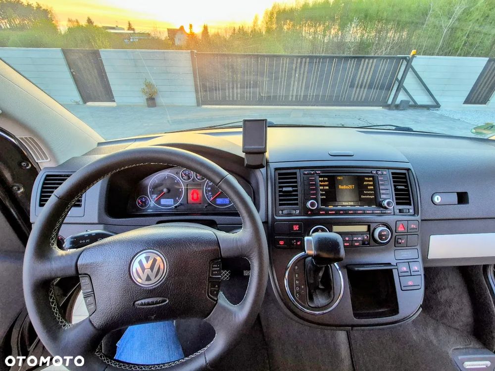 Volkswagen Multivan - 13