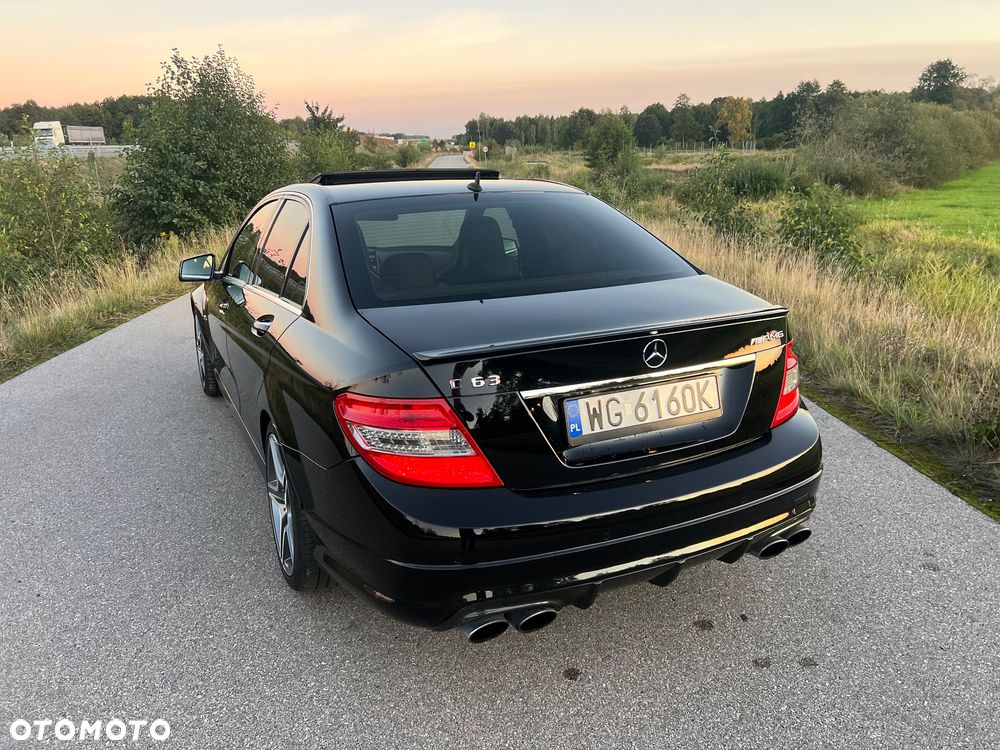 Mercedes-Benz Klasa C 63 AMG T 7G-TRONIC - 22