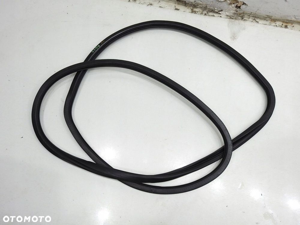 USZCZELKA DRZWI PRAWY PRZÓD AUDI A6 C6 - 2