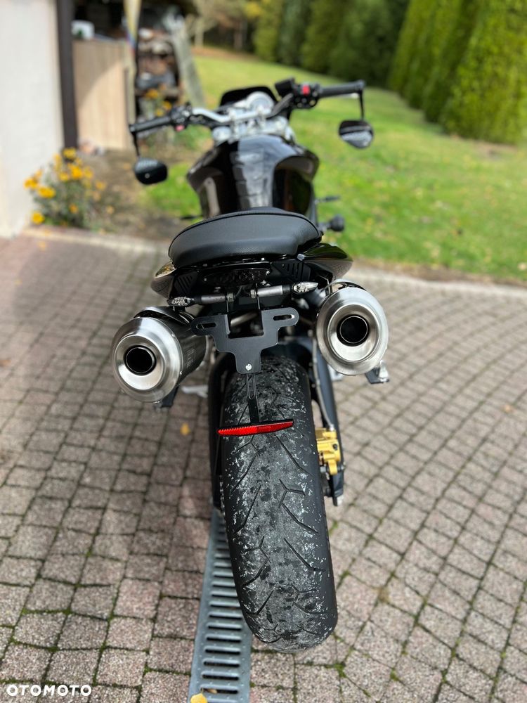 Triumph Street Triple - 9