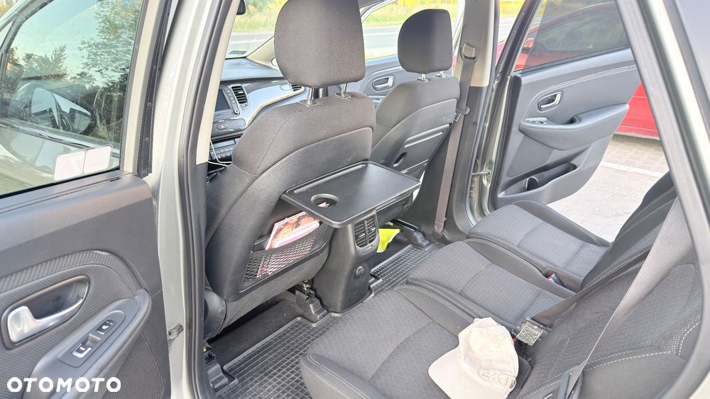 Kia Carens 1.7 CRDi L - 12