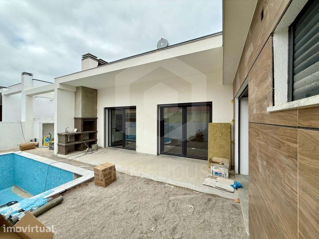 Moradia Isolada T4 , 2 suites, piscina, acabamentos Premium - Grande imagem: 3/28