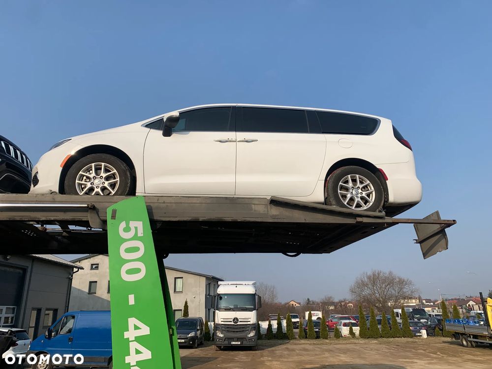 Chrysler Pacifica - 10