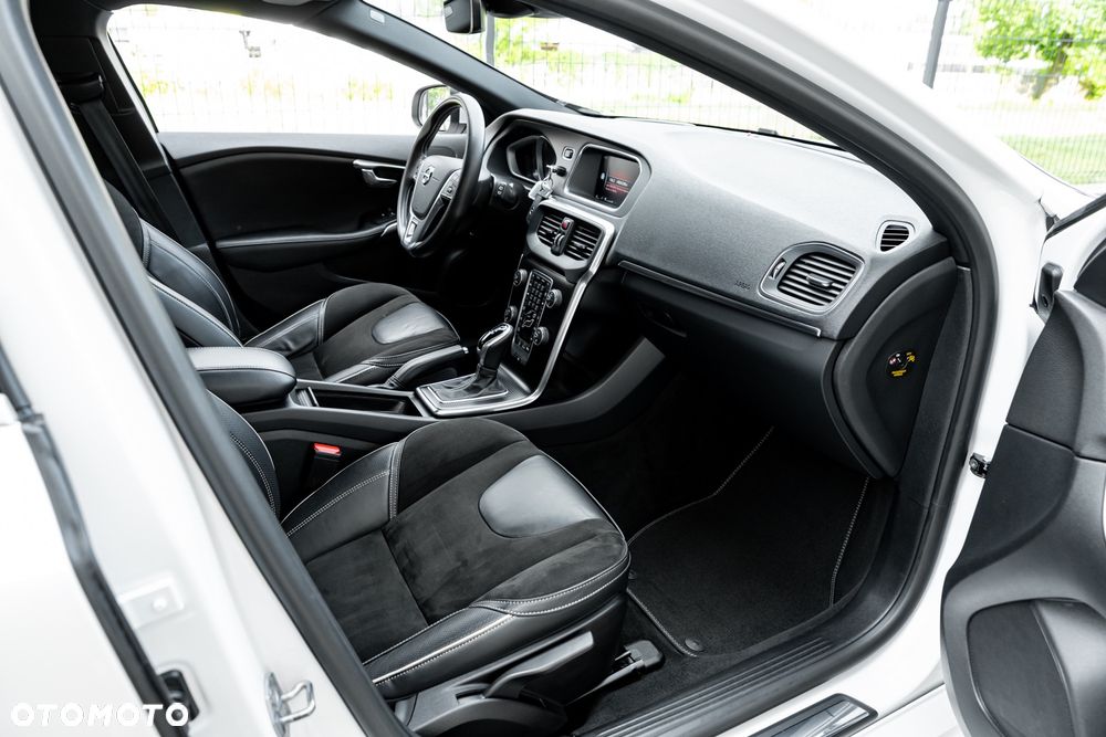 Volvo V40 D2 Geartronic RDesign - 23