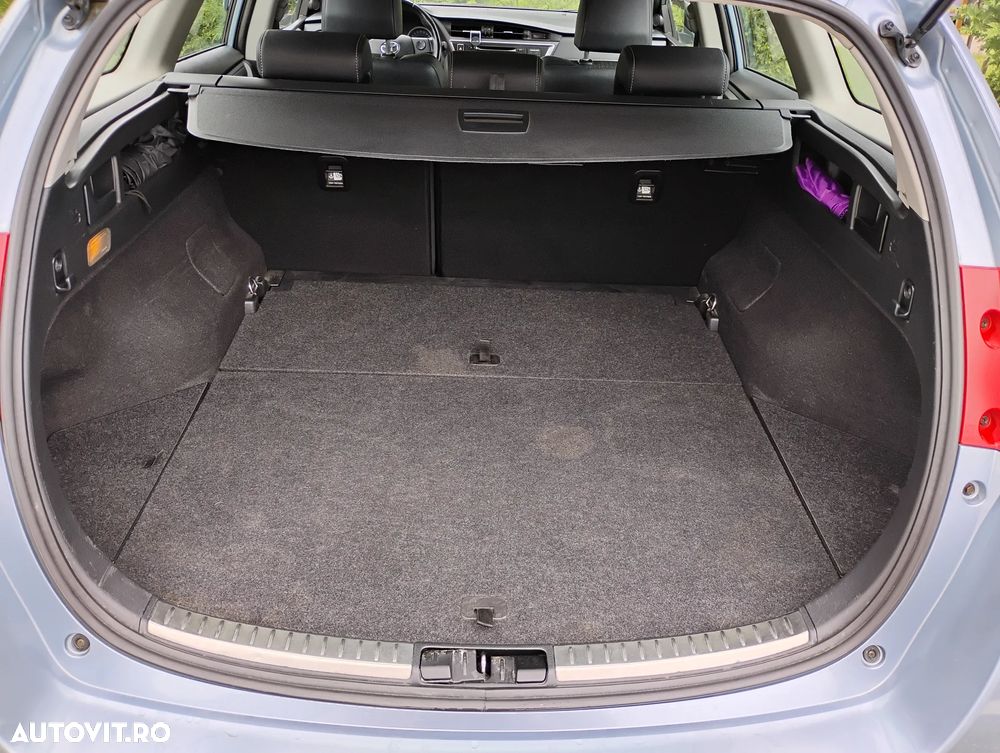 Toyota Auris 1.8 L VVT-i TS Hybrid Sol+ - 18