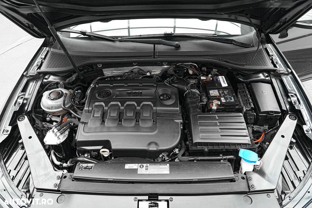 Volkswagen Passat 2.0 TDI DSG Highline - 29