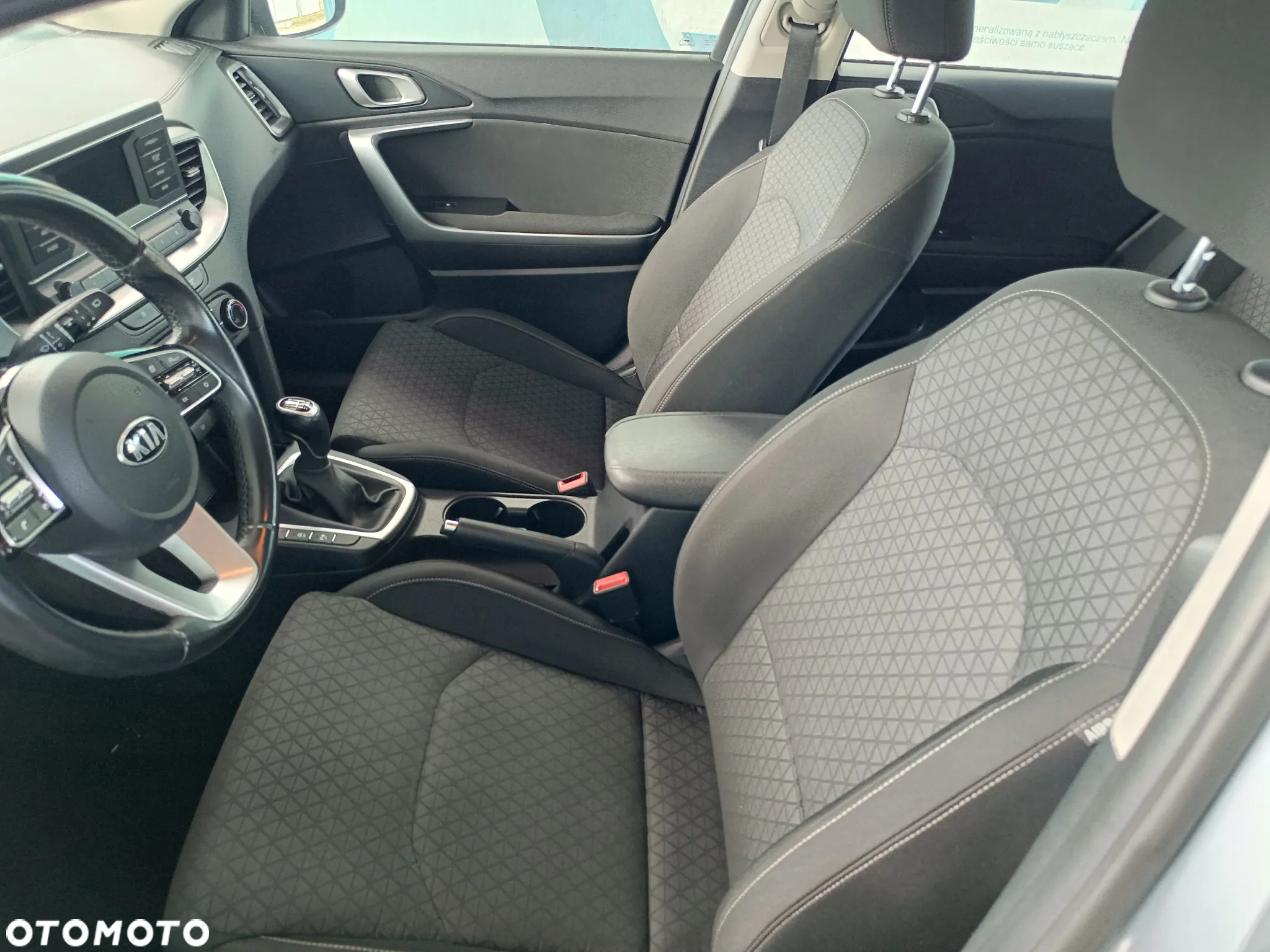 Kia Ceed 1.6 CRDi mHEV M - 26