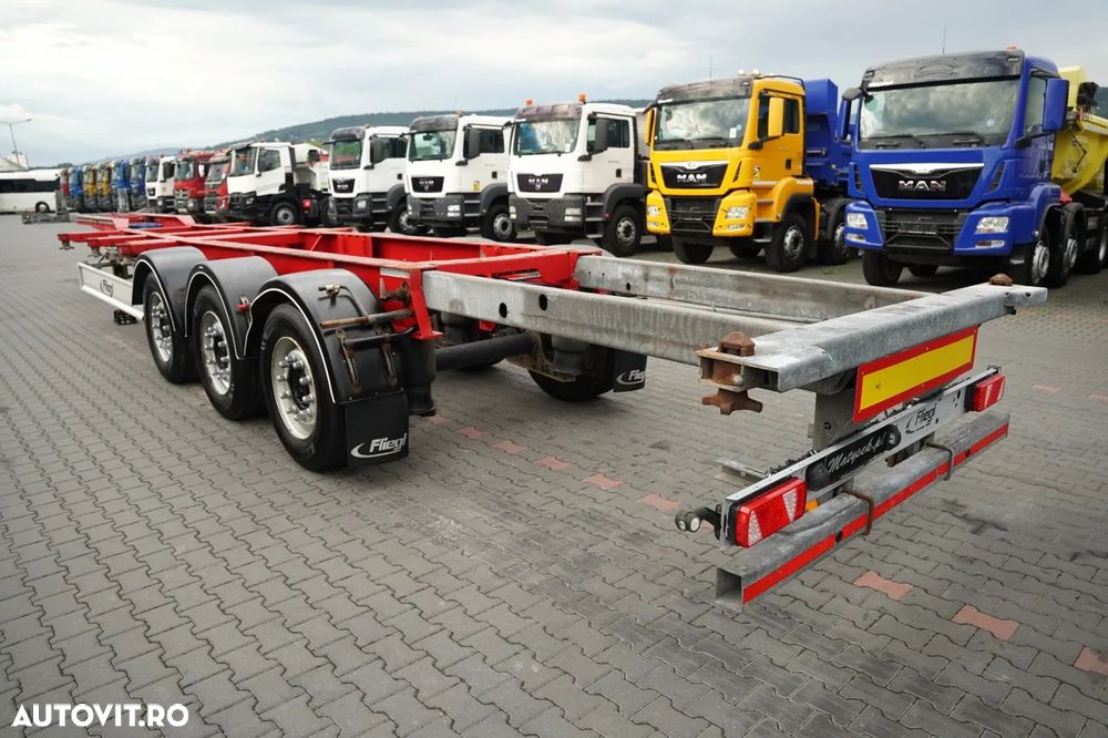 Fliegl / SEMIREMORCĂ CONTAINER / PENTRU TOATE CONTAINERELE / UNIVERSAL / EXTENSIBILĂ FAȚĂ ȘI SPATE / AXĂ RIDICABILĂ / AXE SAF / - 12