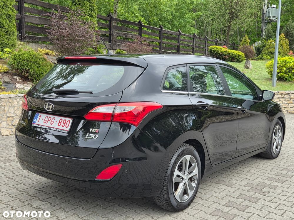 Hyundai i30 Kombi 1.6 GDi DCT Premium - 10