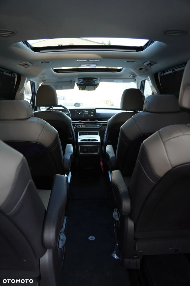 Kia Carnival - 23