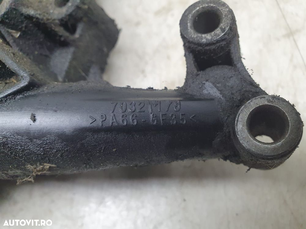 Carcasa filtru ulei 2.2 cdi om651 70321178 Mercedes-Benz Sprinter 2 9 - 3